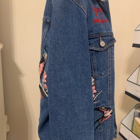 Divided by H&M unique Jean jacket size 6 with amazing decals front and back - Picture 6 of 9